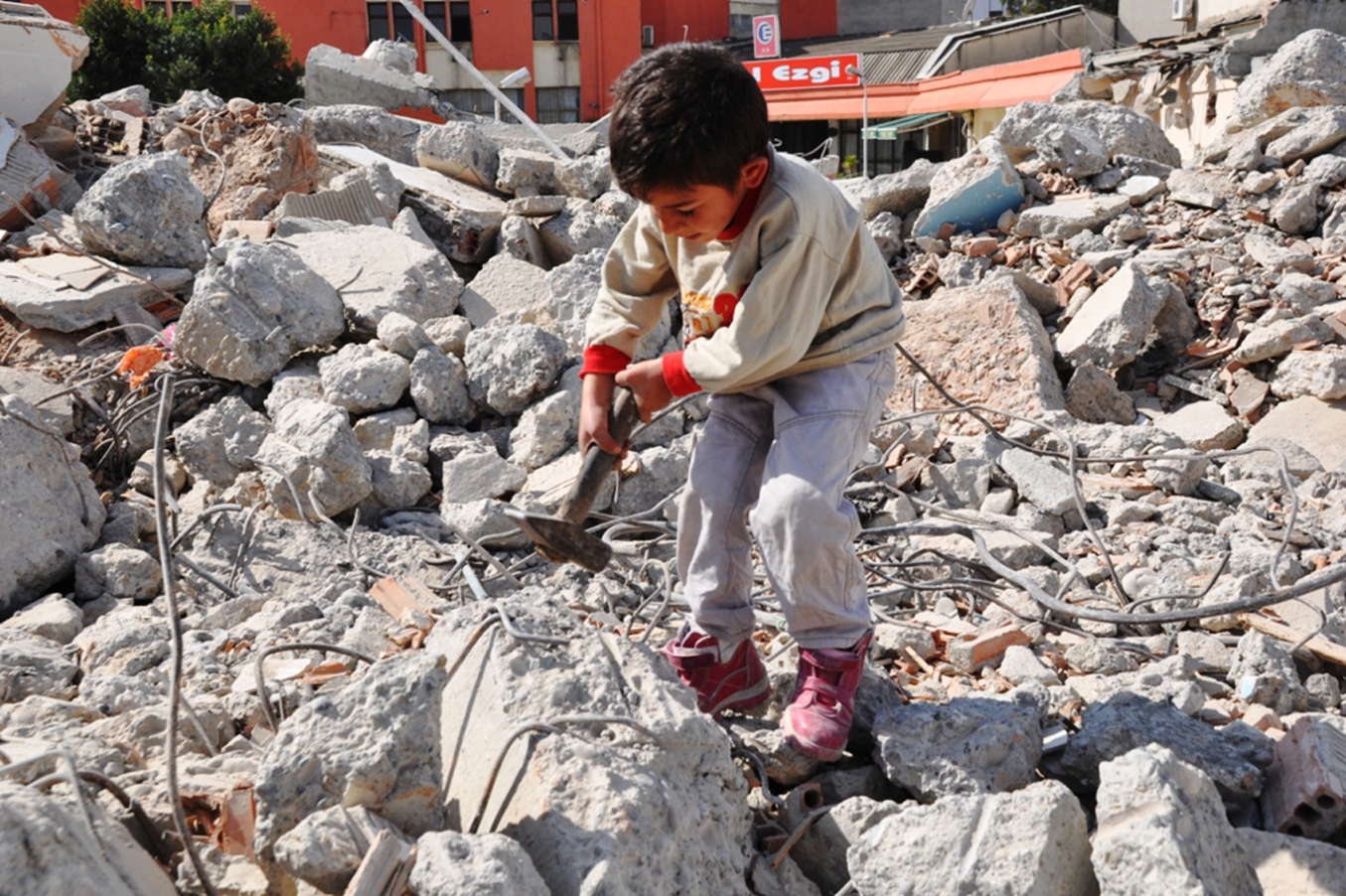 Suriyeli çocukların beton yığınları arasındaki yaşam mücadelesi